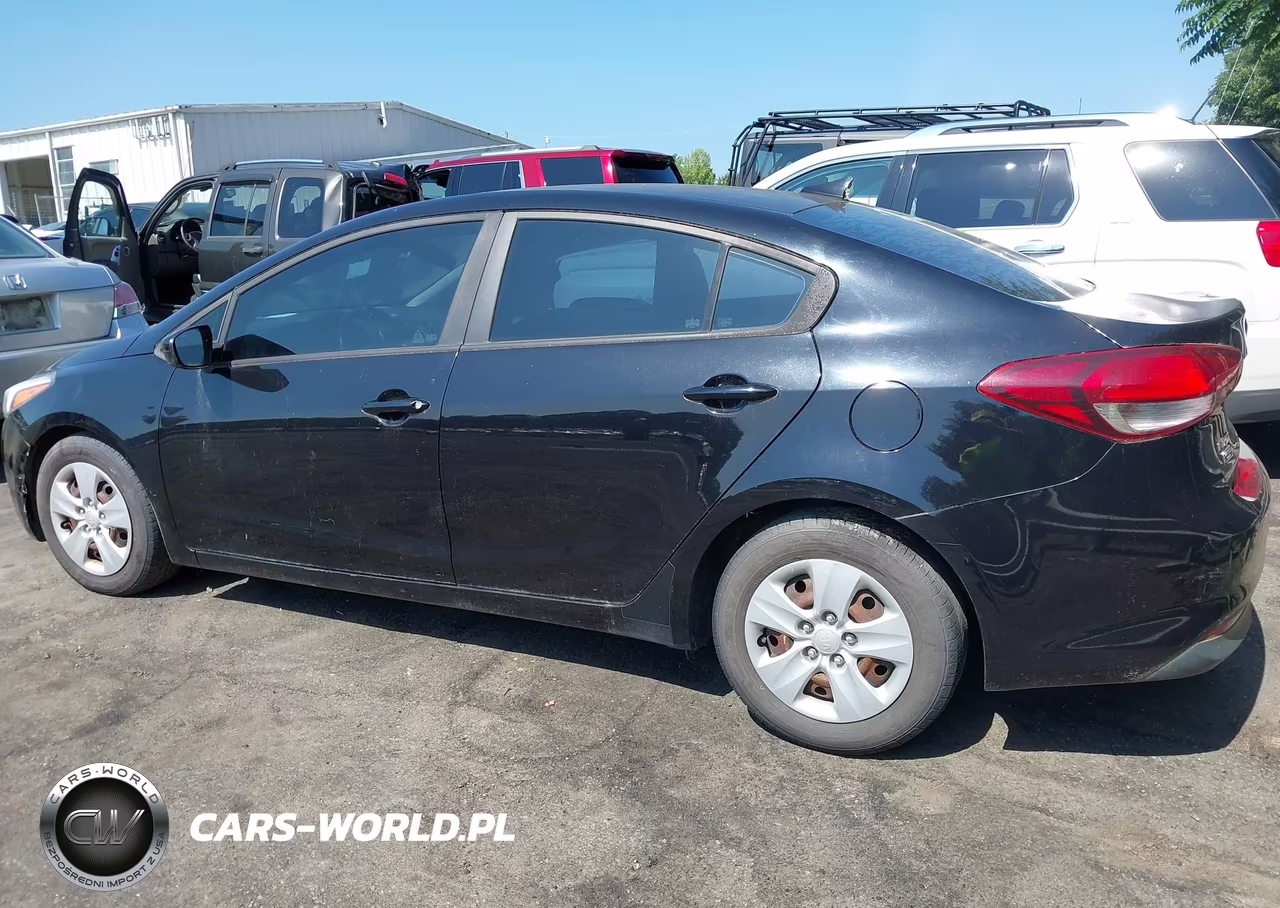 2018 Kia Forte Lx VIN:3KPFL4A7XJE256112 - 14