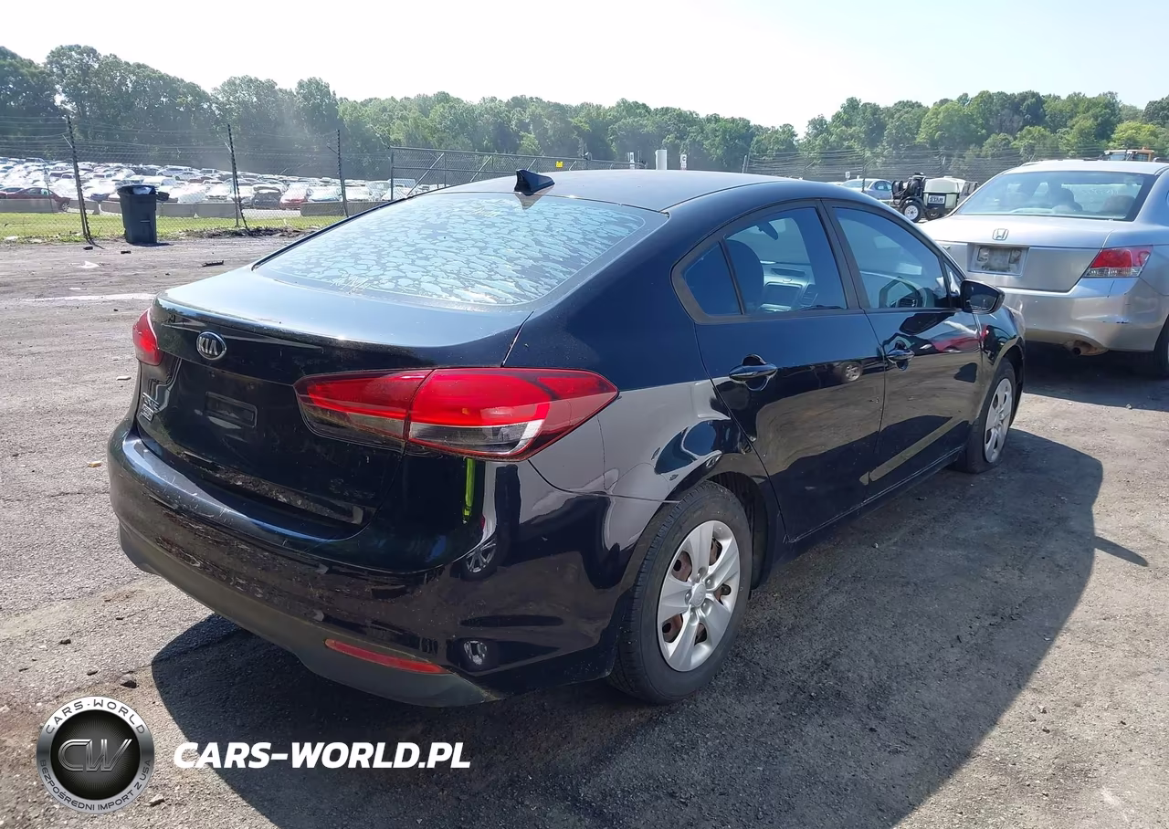 2018 Kia Forte Lx VIN:3KPFL4A7XJE256112 - 4