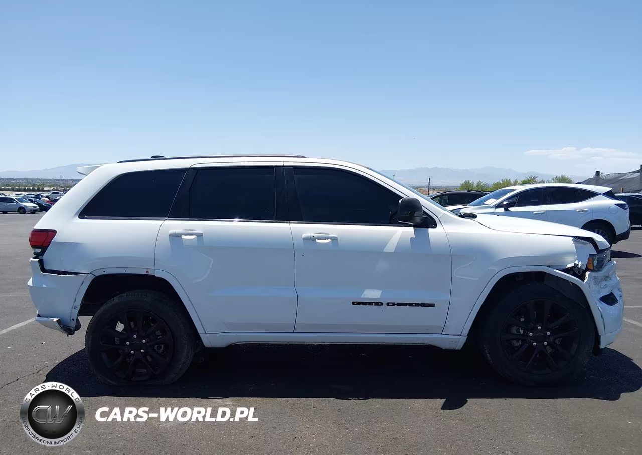2019 Jeep Grand Cherokee Altitude 4X2 VIN:1C4RJEAGXKC530572 - 13