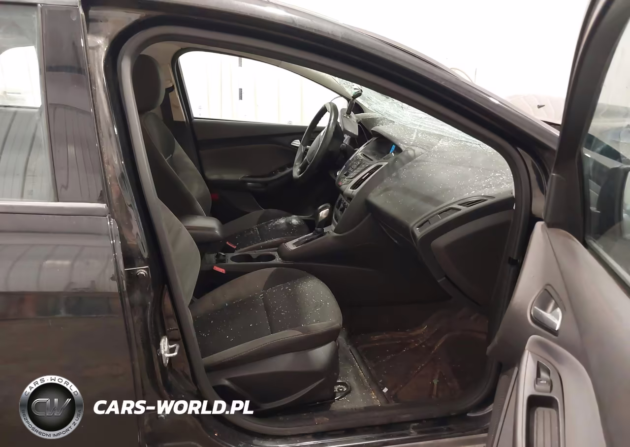 2014 Ford Focus Se VIN:1FADP3F27EL304820 - 5