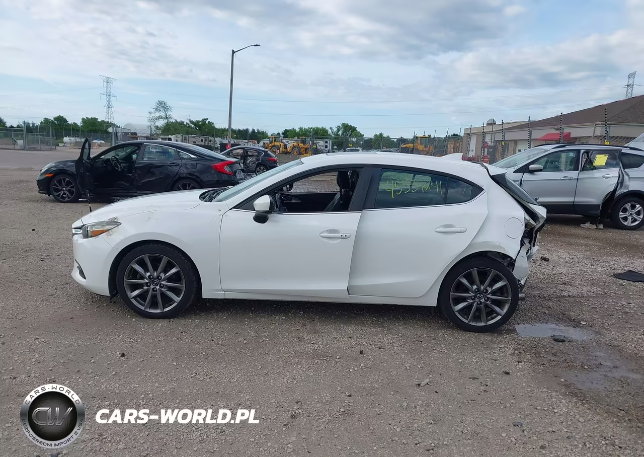2018 Mazda Mazda3 Touring VIN:3MZBN1L34JM172257 - 14