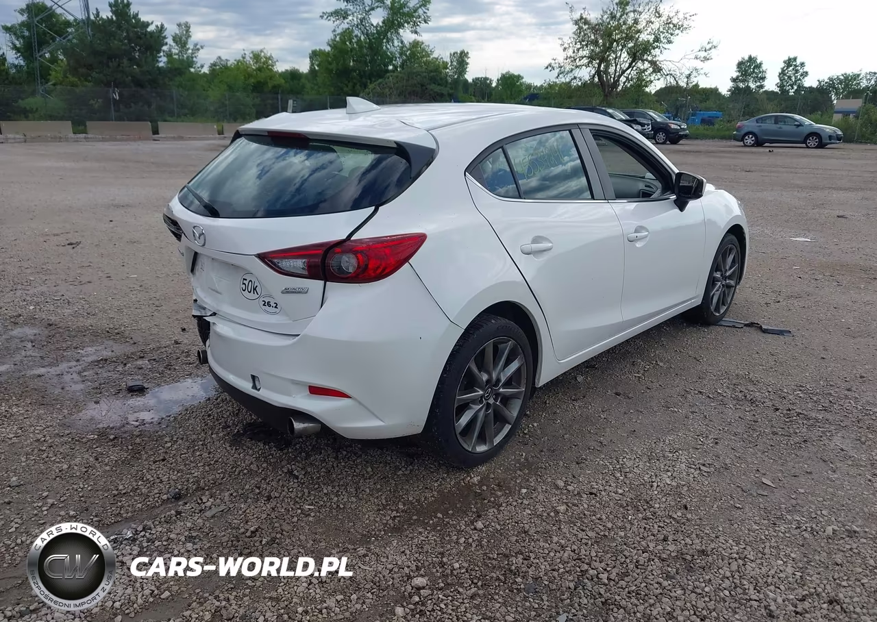2018 Mazda Mazda3 Touring VIN:3MZBN1L34JM172257 - 4