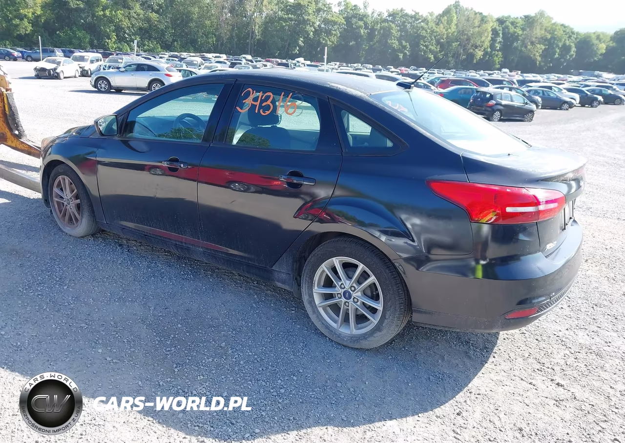 2018 Ford Focus Se VIN:1FADP3F21JL242924 - 3