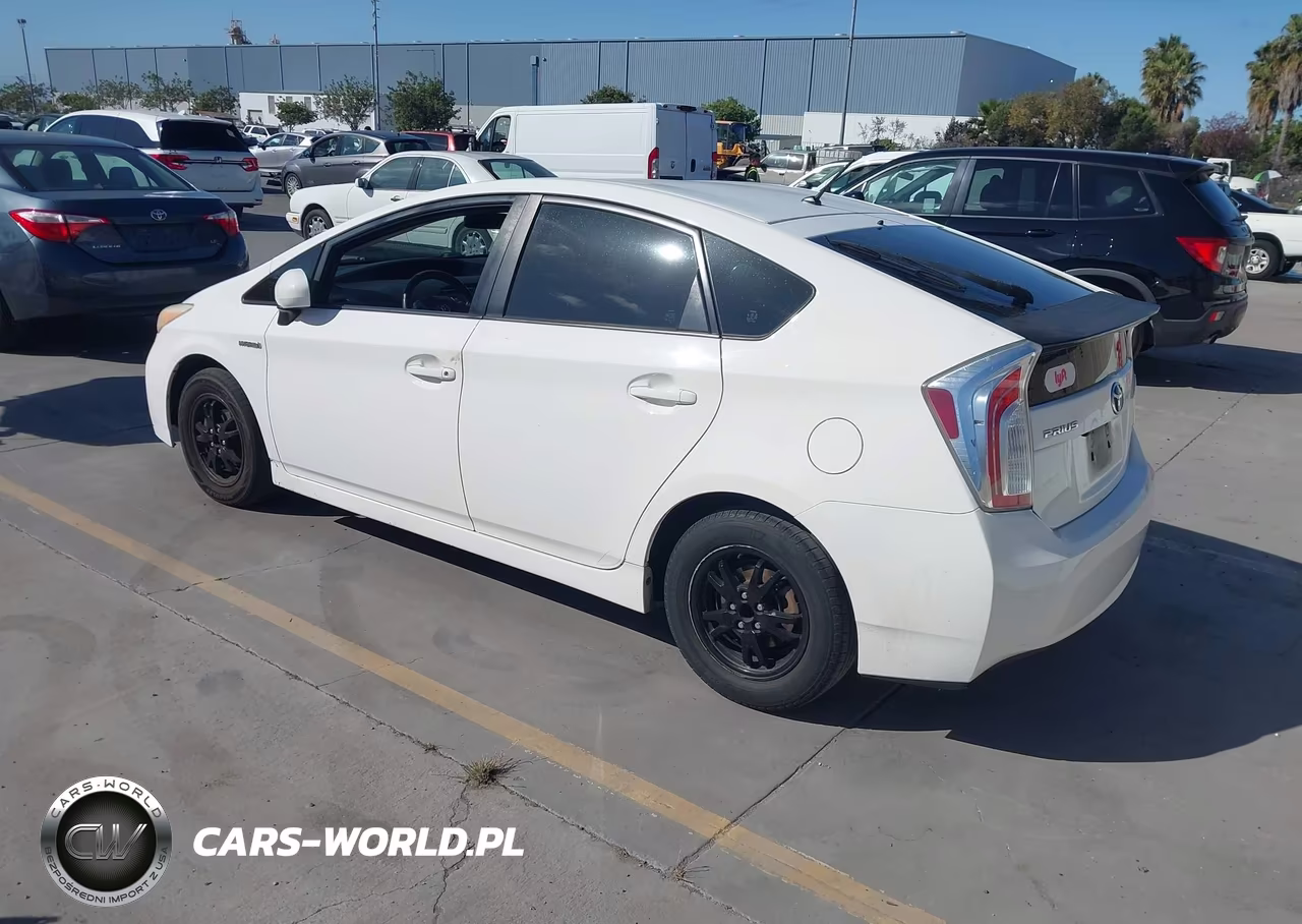 2013 Toyota Prius Two VIN:JTDKN3DU2D5602464 - 3