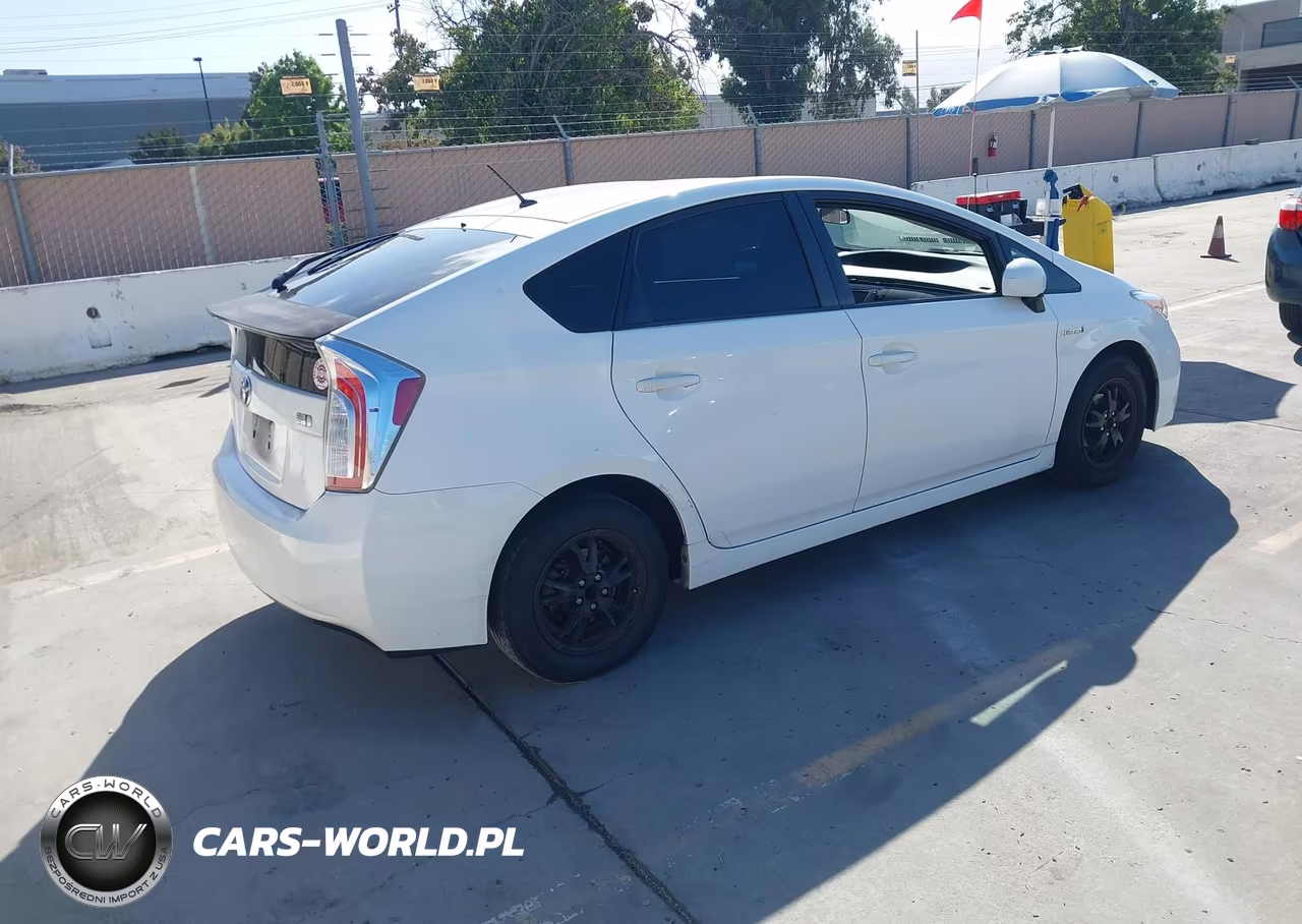 2013 Toyota Prius Two VIN:JTDKN3DU2D5602464 - 4