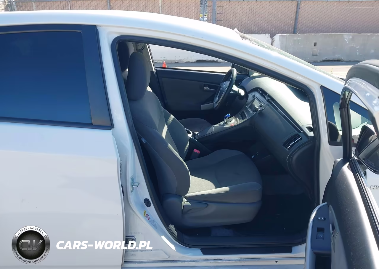 2013 Toyota Prius Two VIN:JTDKN3DU2D5602464 - 5
