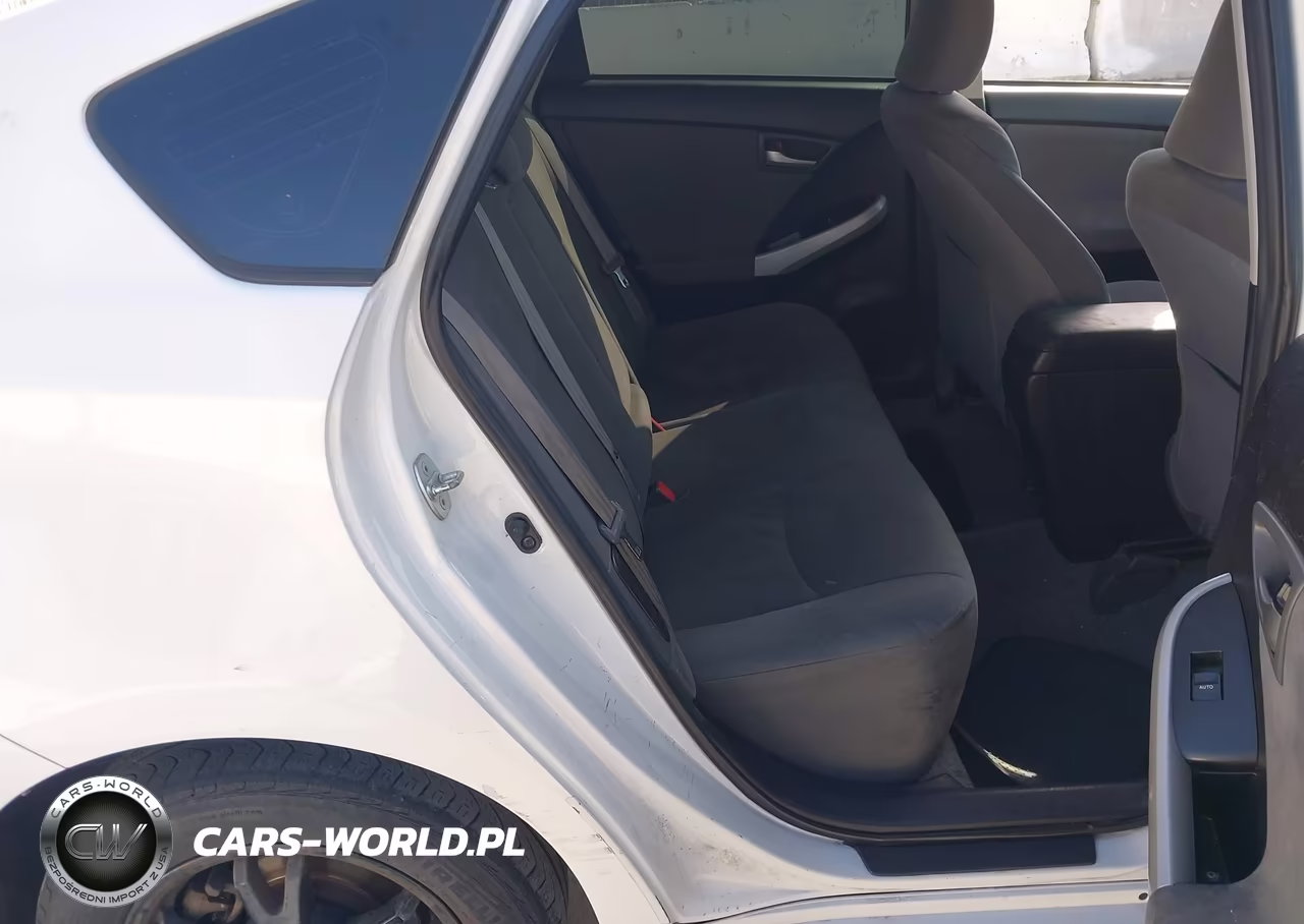 2013 Toyota Prius Two VIN:JTDKN3DU2D5602464 - 8