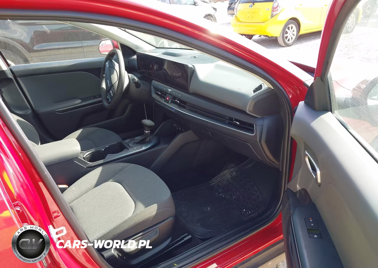 2025 Kia K4 Lxs VIN:3KPFT4DE3SE105527 - 5