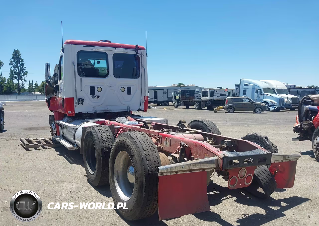 2012 Freightliner Cascadia 125 VIN:1FUJGEDR3CSBF6961 - 3