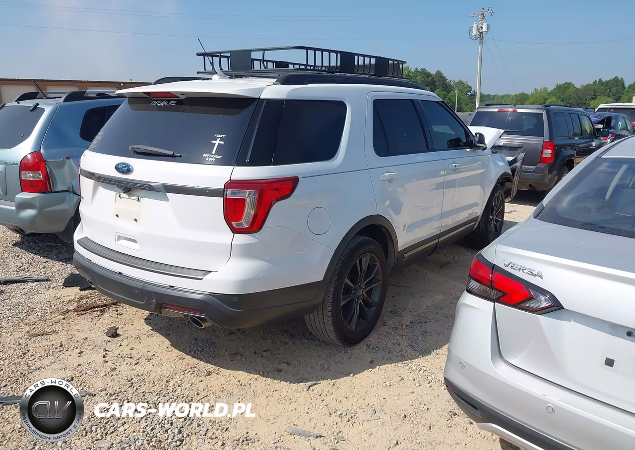 2018 Ford Explorer Xlt VIN:1FM5K7D8XJGB74364 - 4
