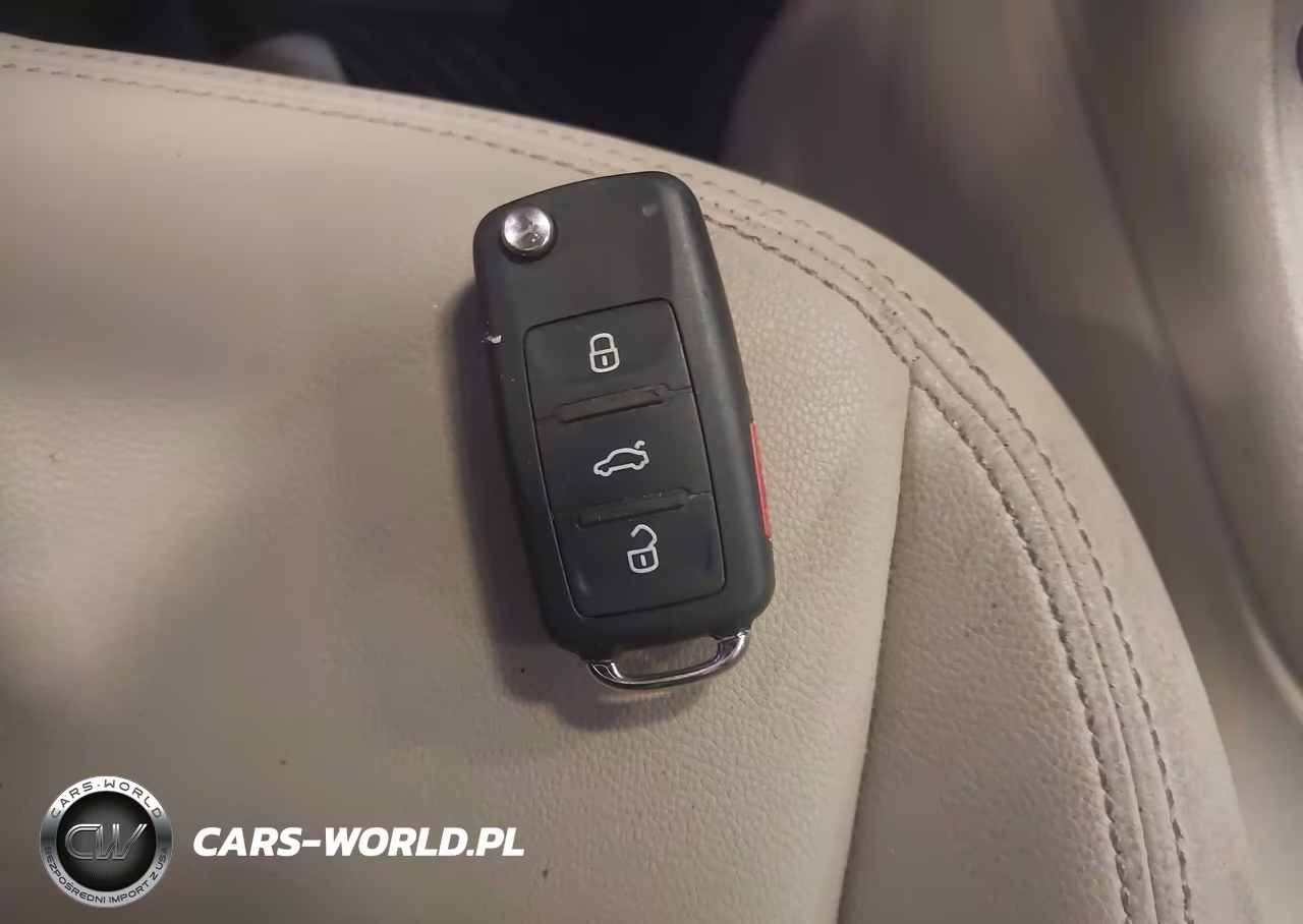 2013 Volkswagen Beetle 2.5L VIN:3VWJX7AT0DM614273 - 11