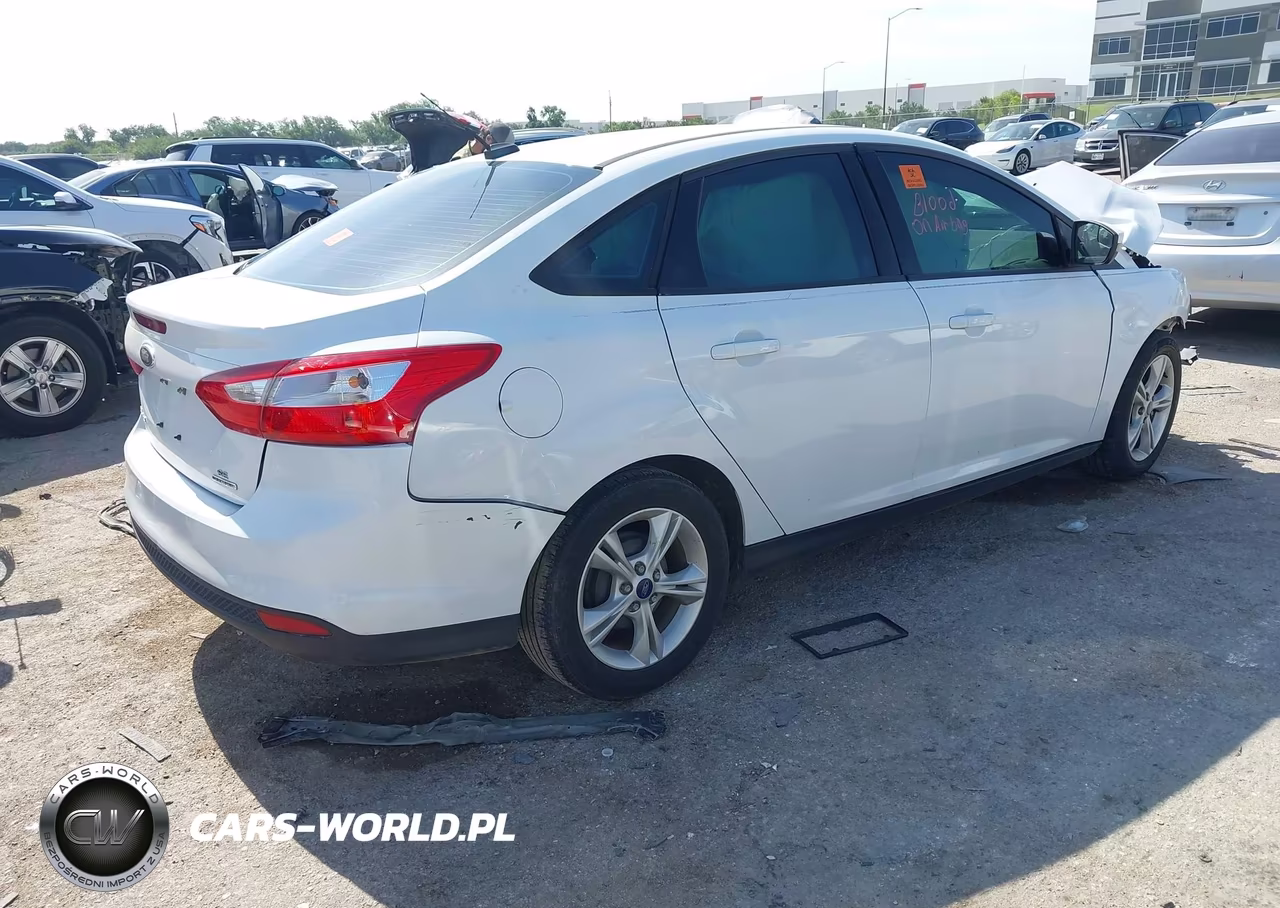 2014 Ford Focus Se VIN:1FADP3F23EL440460 - 4