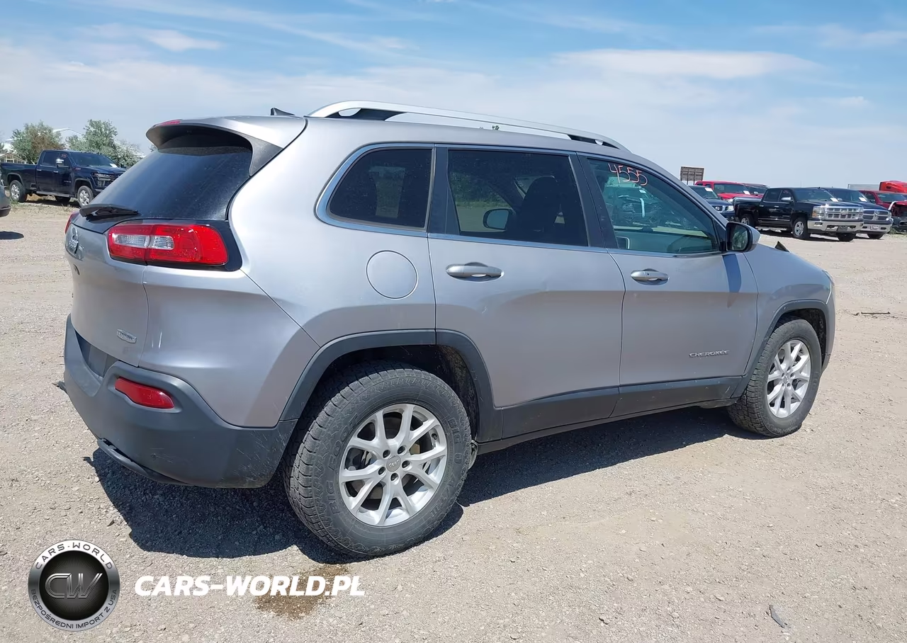 2017 Jeep Cherokee Latitude VIN:1C4PJMCB7HD213998 - 4