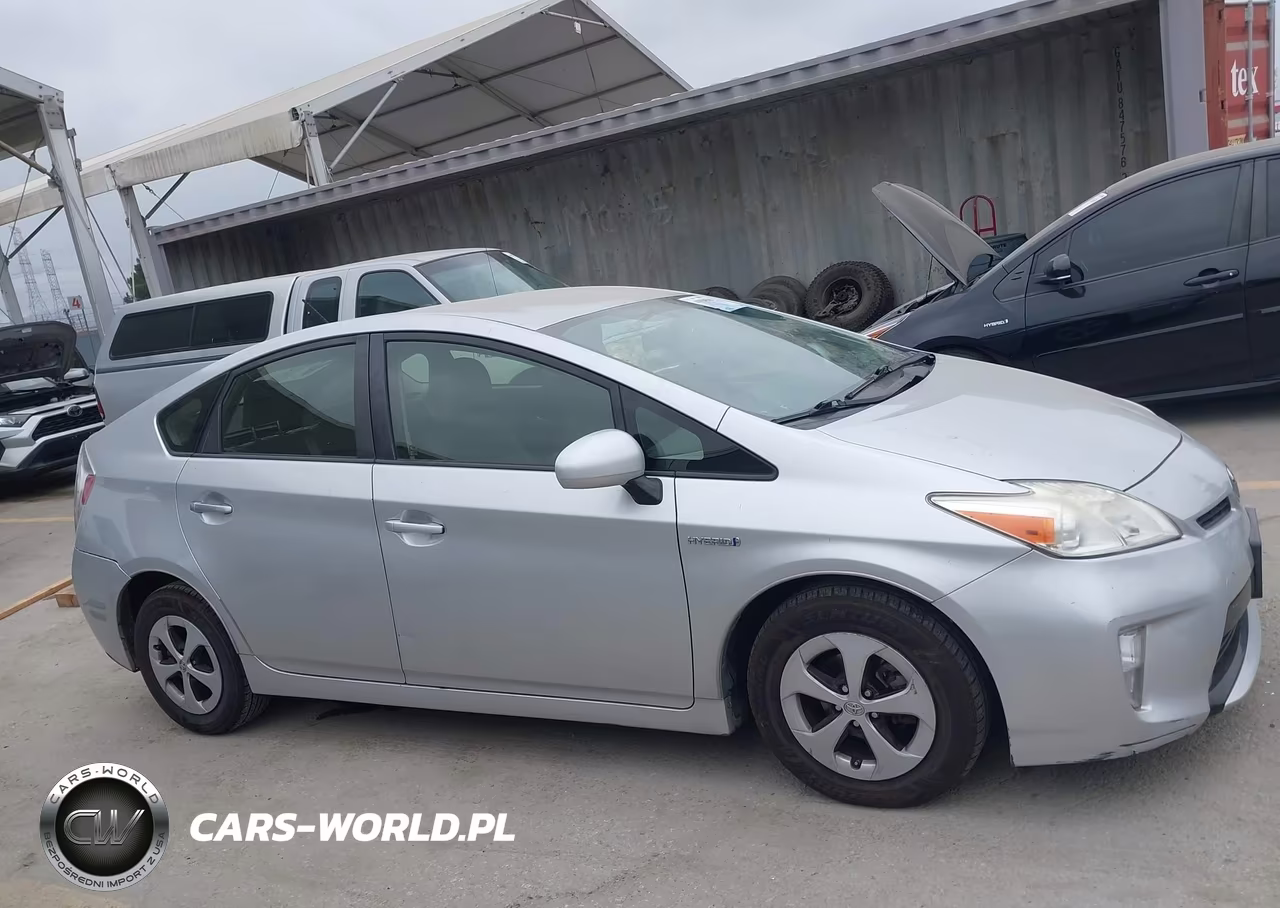 2013 Toyota Prius Three VIN:JTDKN3DUXD5539016 - 13