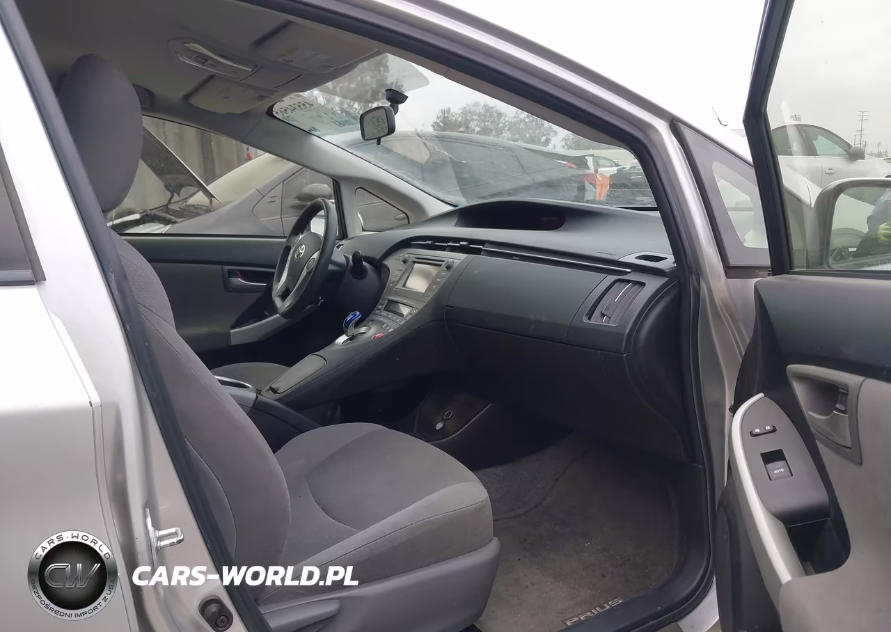 2013 Toyota Prius Three VIN:JTDKN3DUXD5539016 - 5
