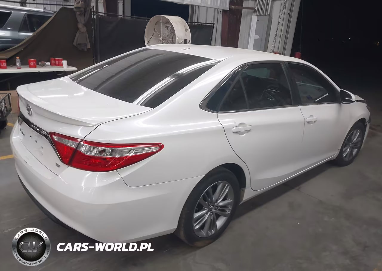 2015 Toyota Camry Se VIN:4T1BF1FK6FU945117 - 4