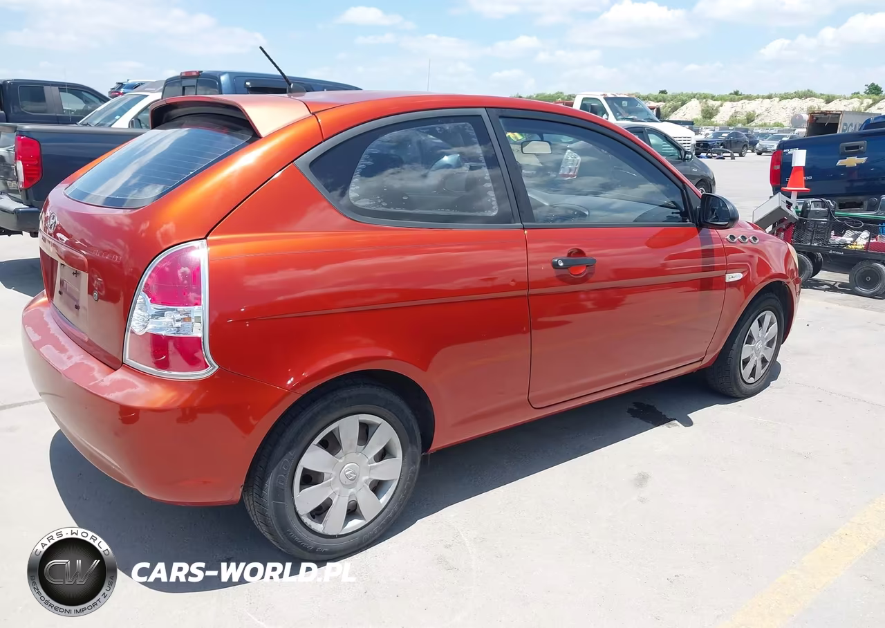 2007 Hyundai Accent Gs VIN:KMHCM36C67U030753 - 4