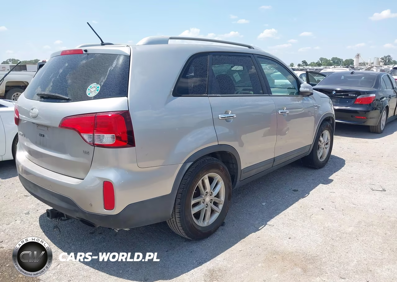 2015 Kia Sorento Lx V6 VIN:5XYKT4A75FG609431 - 4