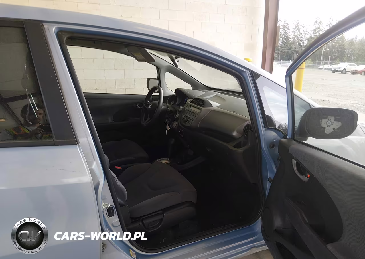 2010 Honda Fit VIN:JHMGE8H27AC033936 - 5