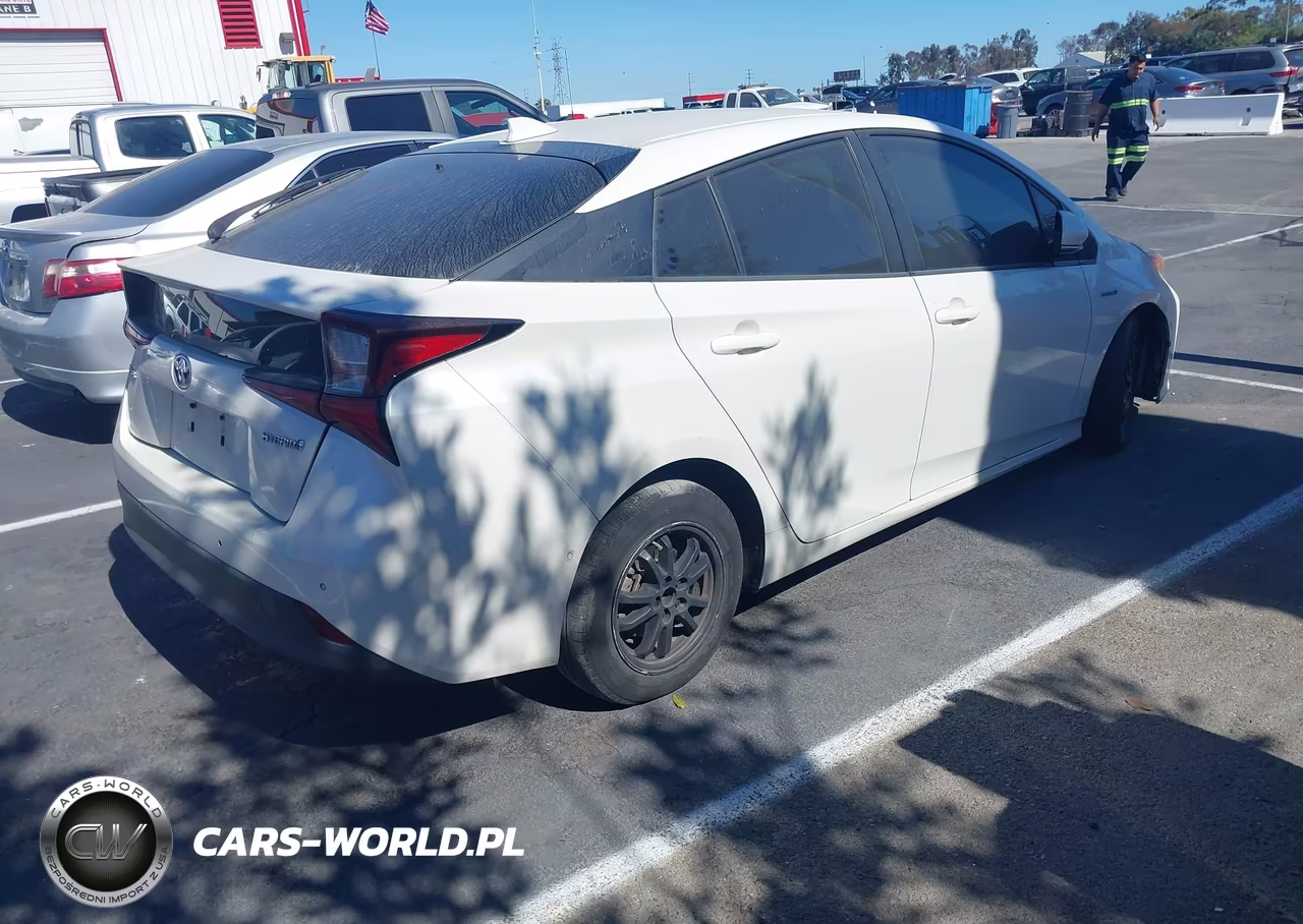 2019 Toyota Prius Le VIN:JTDKARFU2K3075644 - 4