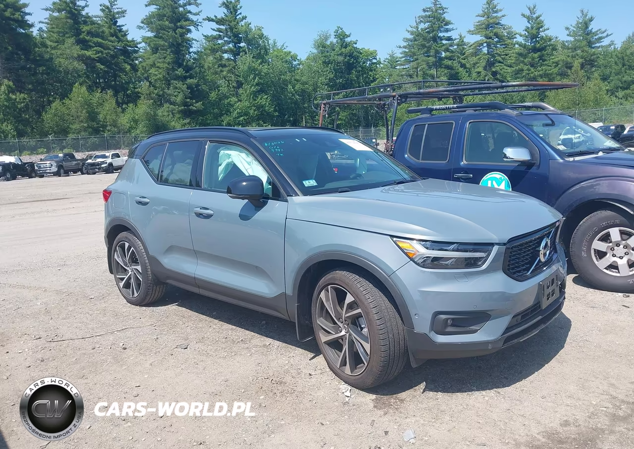 2022 Volvo Xc40 T5 R-Design – zdjęcie 1 z 18
