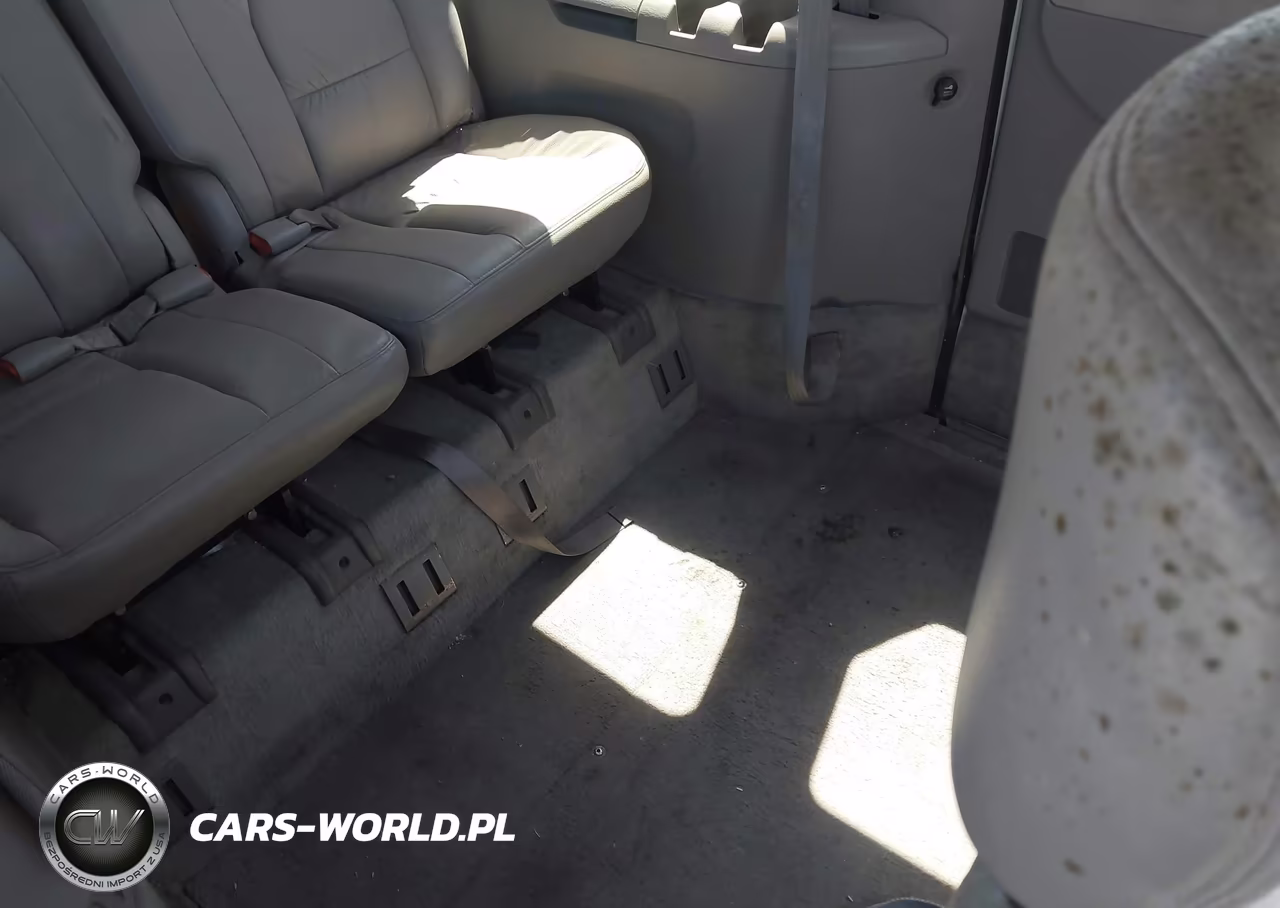 2002 Chrysler Town & Country Limited VIN:2C8GP64L32R667735 - 8