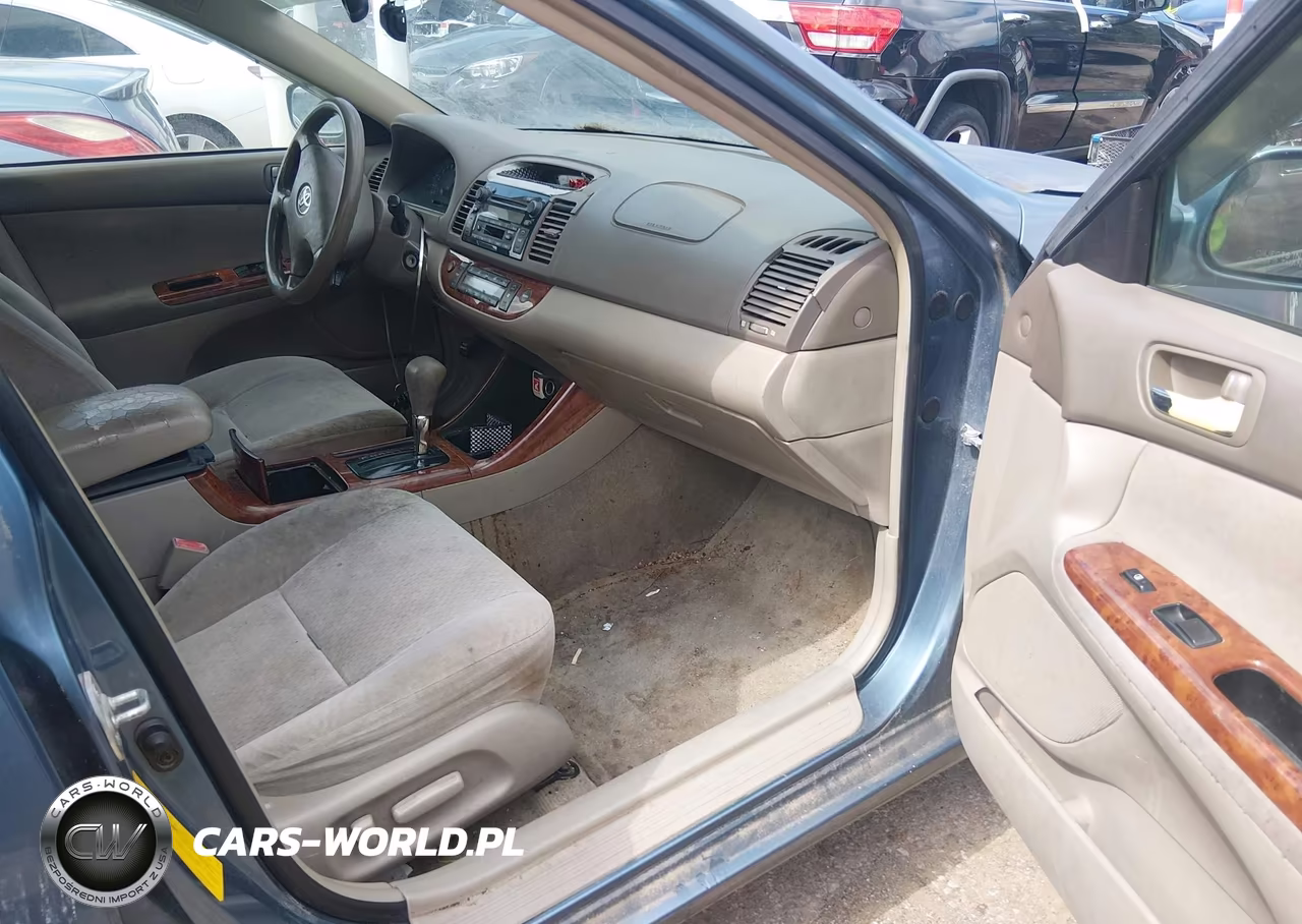 2003 Toyota Camry Xle VIN:JTDBE30KX30165314 - 5