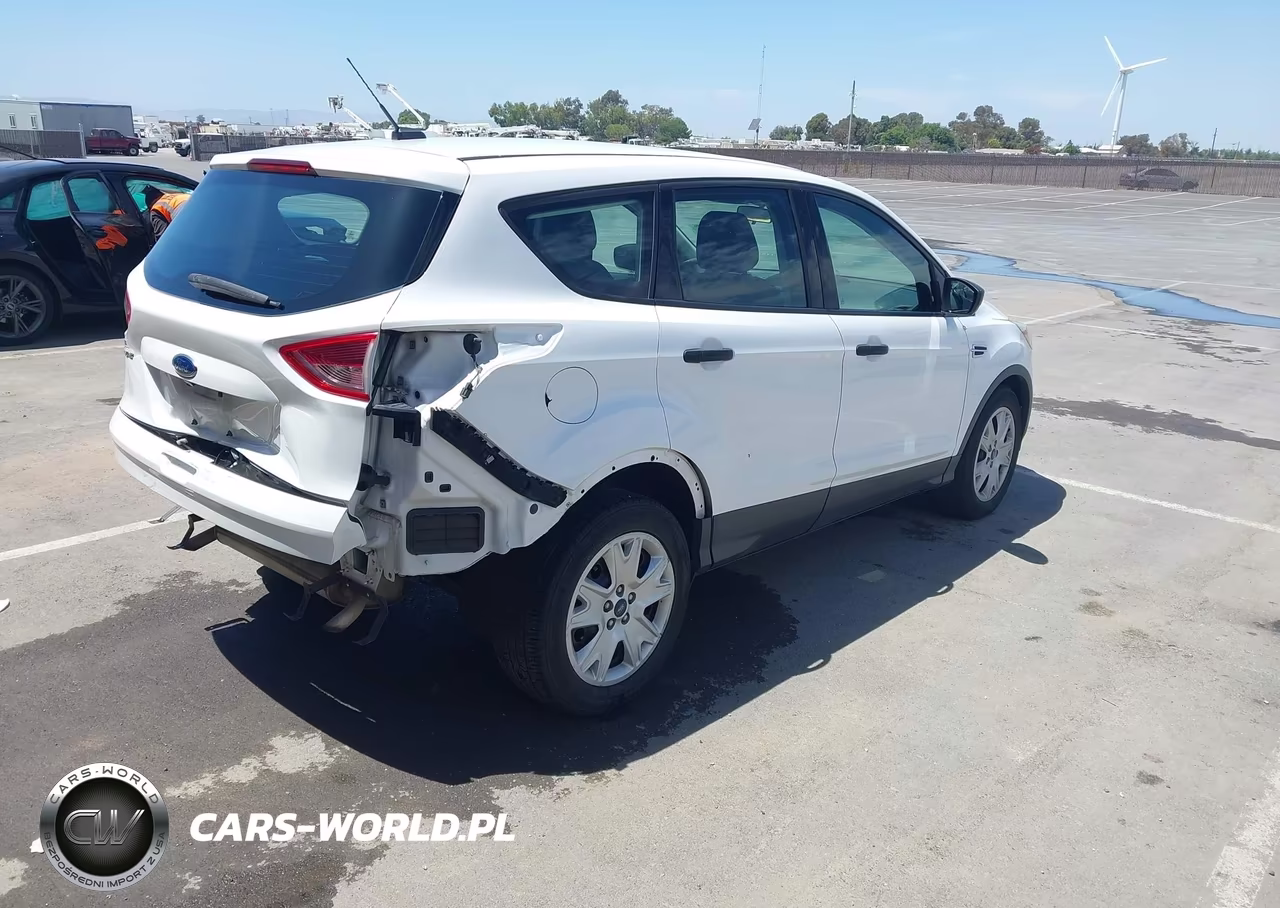 2015 Ford Escape S VIN:1FMCU0F76FUB95718 - 4