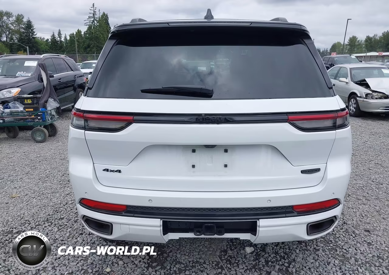 2025 Jeep Grand Cherokee Summit 4X4 VIN:1C4RJHEG3S8689724 - 17