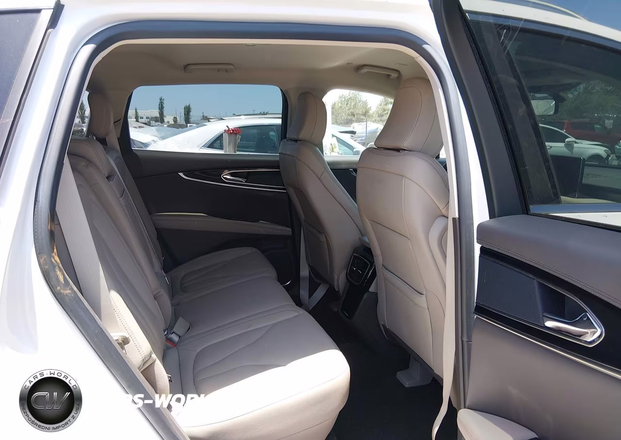 2023 Lincoln Nautilus Standard VIN:2LMPJ6J91PBL06063 - 8