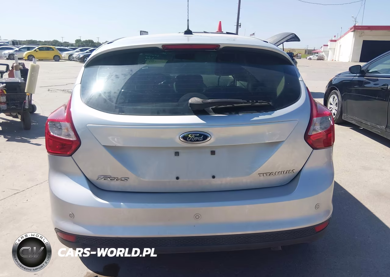 2012 Ford Focus Titanium VIN:1FAHP3N29CL342694 - 16