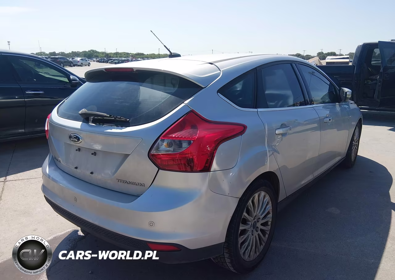 2012 Ford Focus Titanium VIN:1FAHP3N29CL342694 - 4