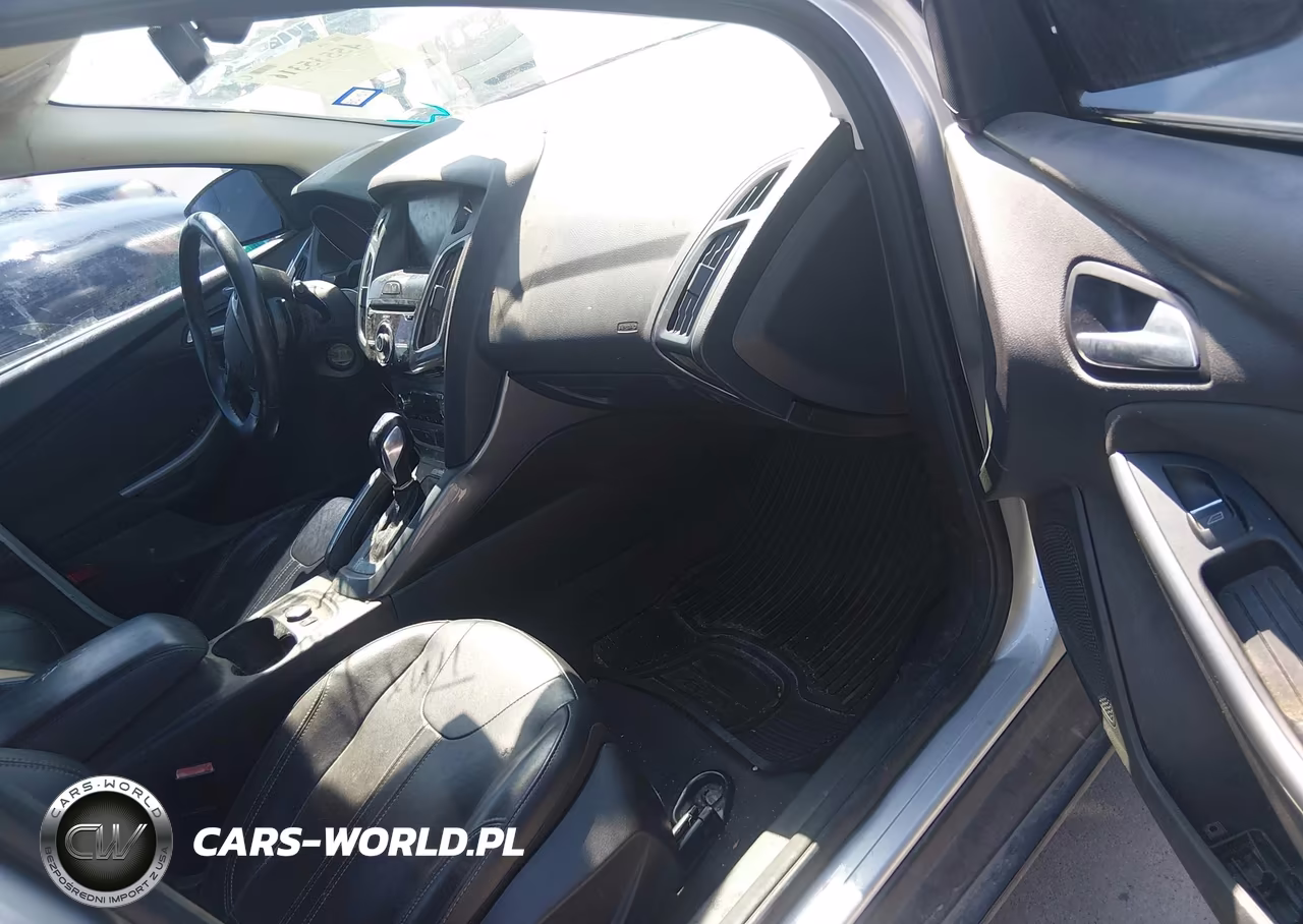 2012 Ford Focus Titanium VIN:1FAHP3N29CL342694 - 5