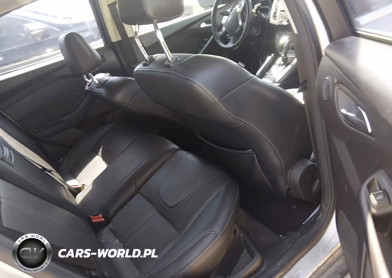 2012 Ford Focus Titanium VIN:1FAHP3N29CL342694 - 8