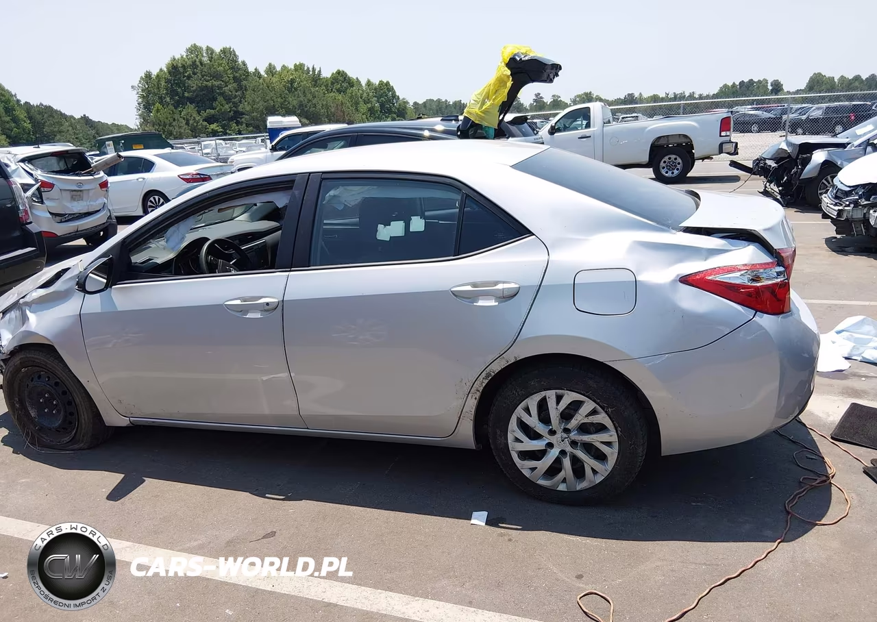 2018 Toyota Corolla Le VIN:5YFBURHE1JP791227 - 15