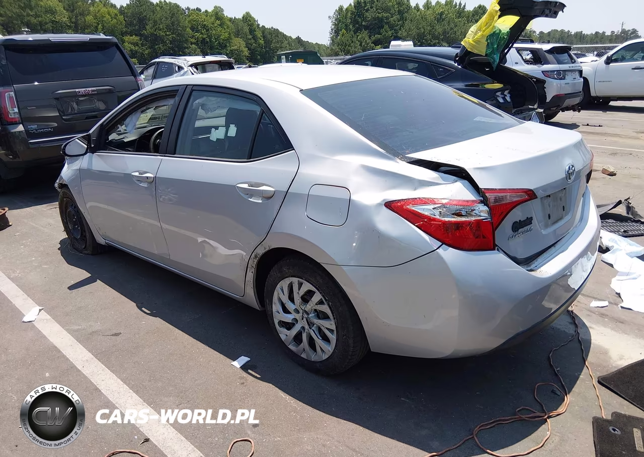 2018 Toyota Corolla Le VIN:5YFBURHE1JP791227 - 3