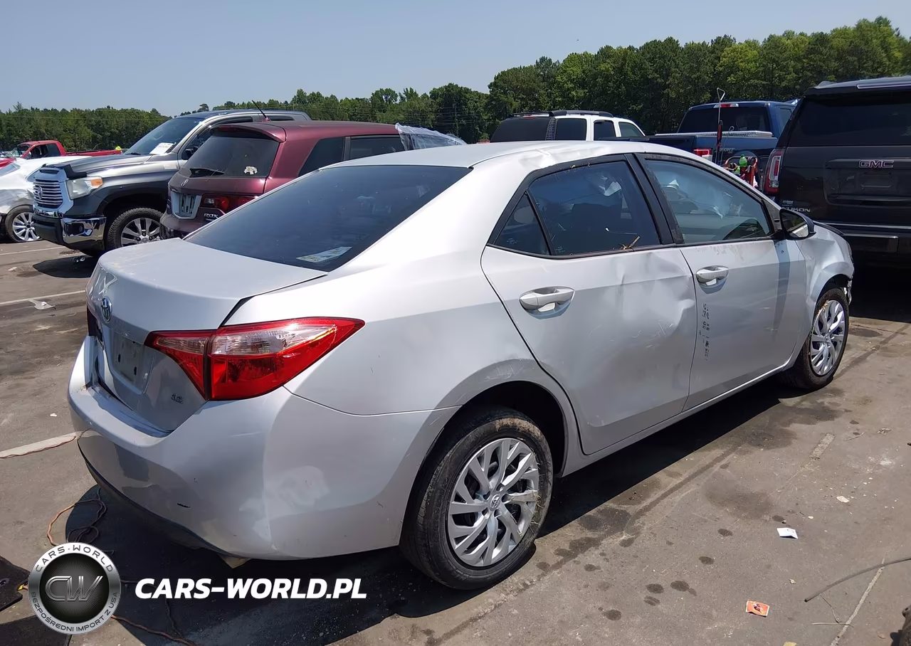 2018 Toyota Corolla Le VIN:5YFBURHE1JP791227 - 4