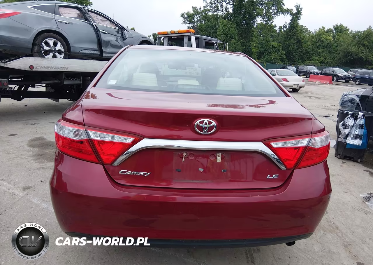 2015 Toyota Camry Le VIN:4T1BF1FK5FU929071 - 17