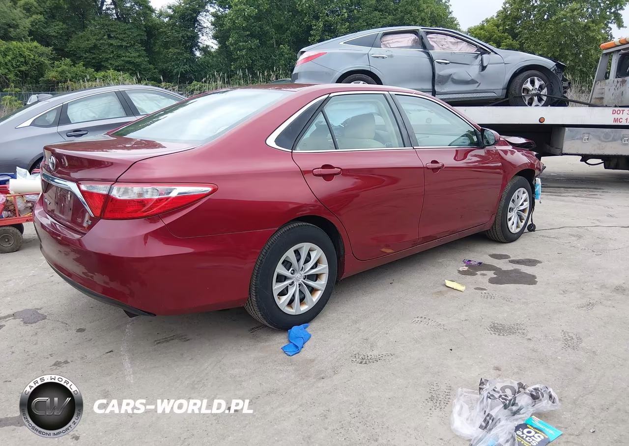 2015 Toyota Camry Le VIN:4T1BF1FK5FU929071 - 4