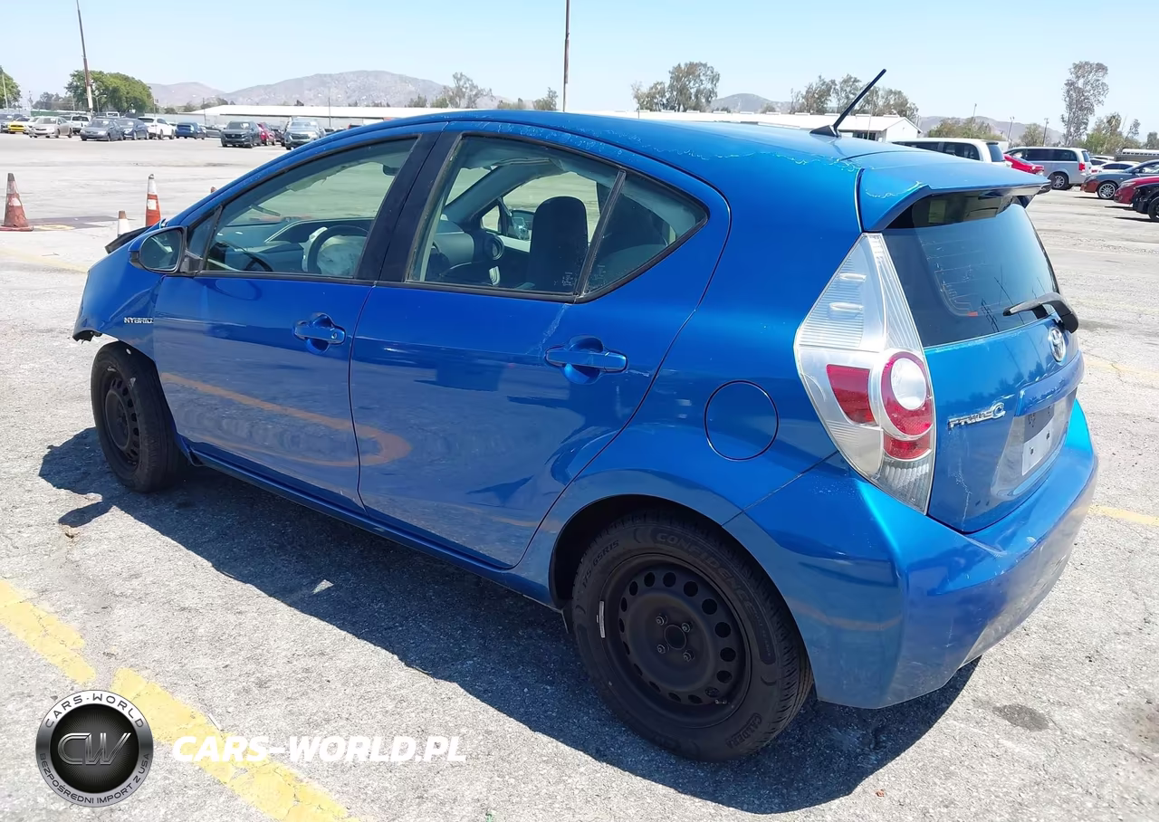2014 Toyota Prius C One VIN:JTDKDTB35E1565819 - 3