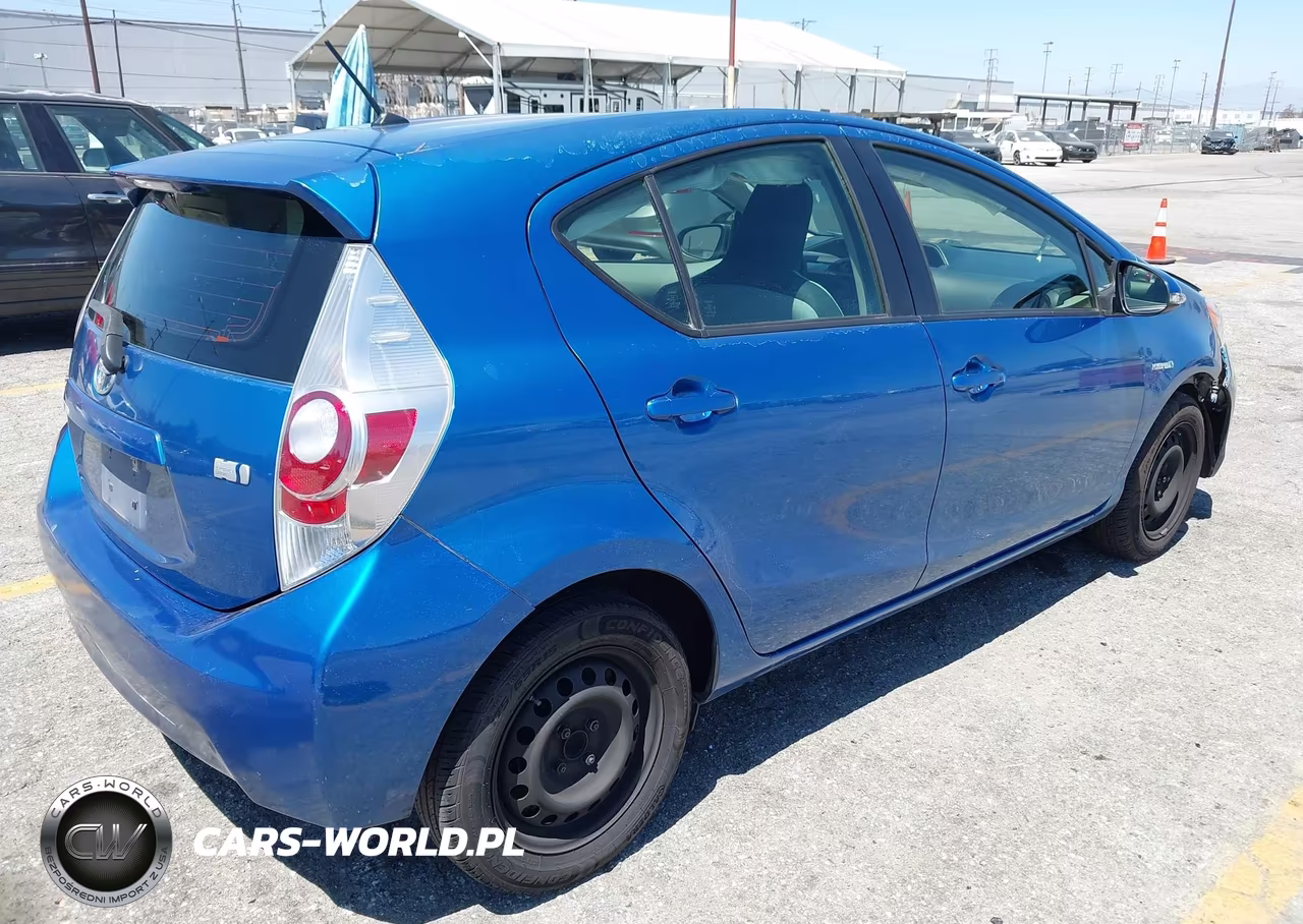 2014 Toyota Prius C One VIN:JTDKDTB35E1565819 - 4