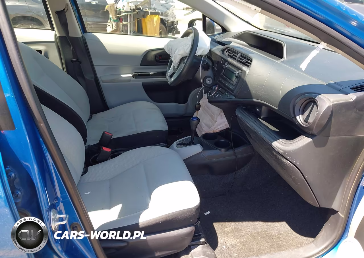 2014 Toyota Prius C One VIN:JTDKDTB35E1565819 - 5