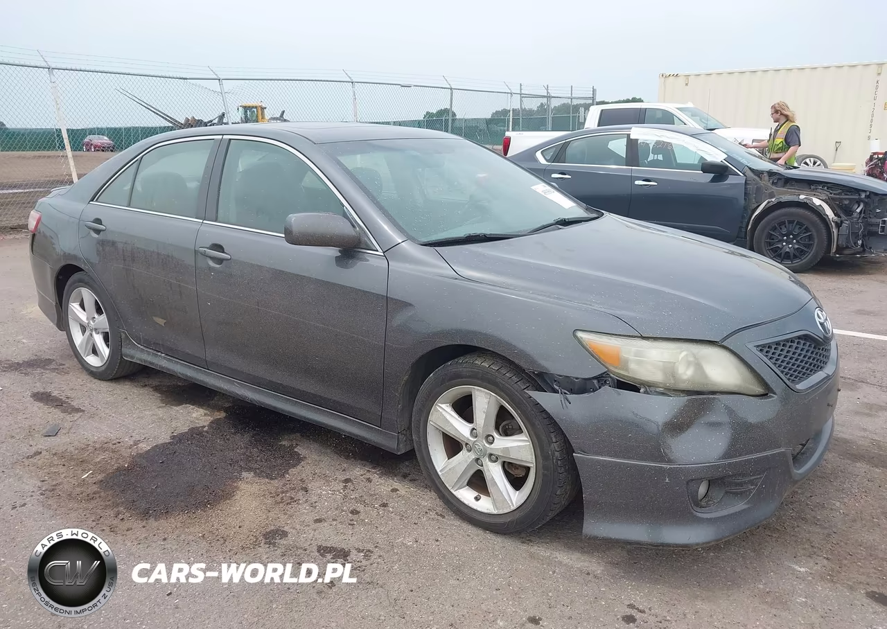 2010 Toyota Camry Se – zdjęcie 1 z 13