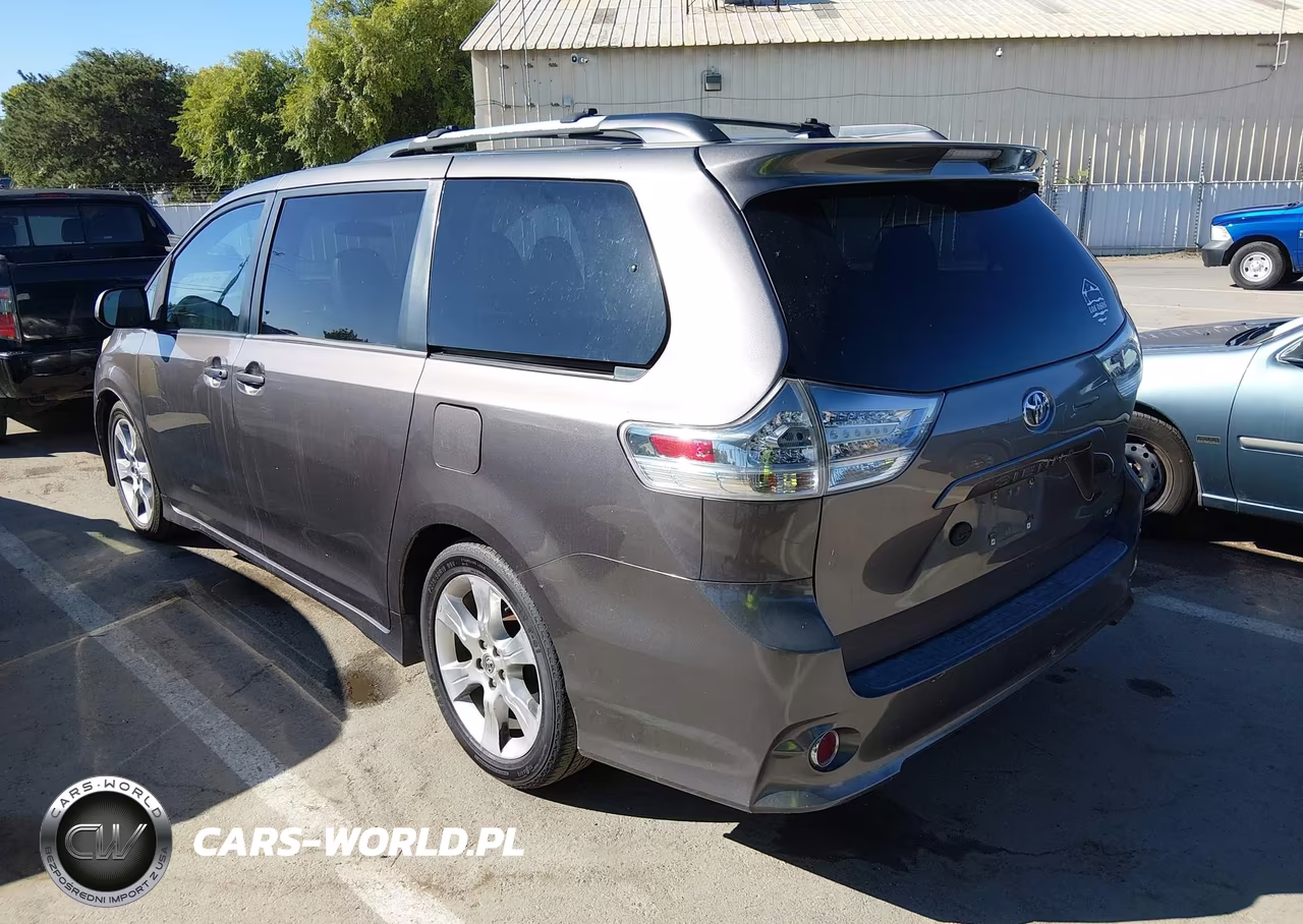 2011 Toyota Sienna Se VIN:5TDXK3DC9BS035618 - 3