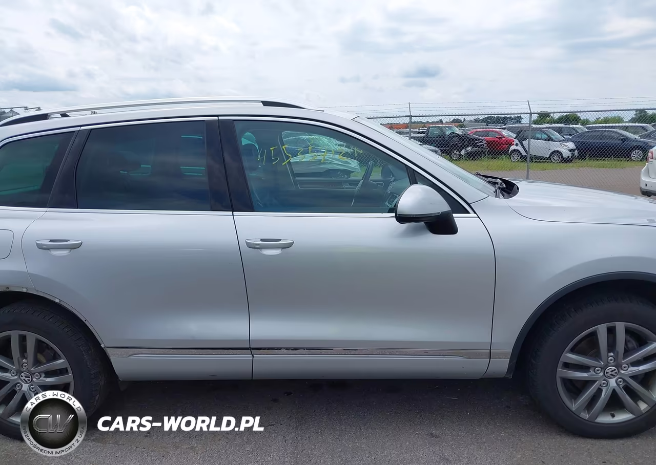 2015 Volkswagen Touareg Tdi Lux VIN:WVGEP9BP5FD002114 - 13