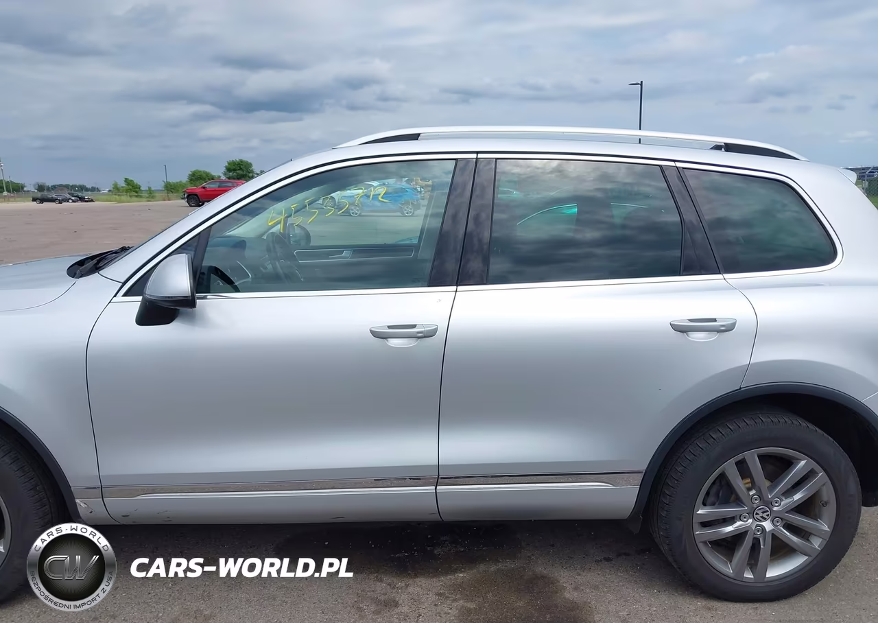 2015 Volkswagen Touareg Tdi Lux VIN:WVGEP9BP5FD002114 - 14