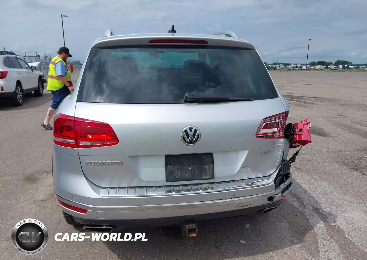 2015 Volkswagen Touareg Tdi Lux VIN:WVGEP9BP5FD002114 - 16