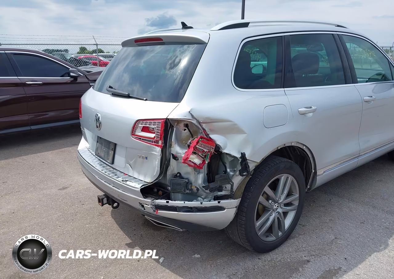 2015 Volkswagen Touareg Tdi Lux VIN:WVGEP9BP5FD002114 - 6