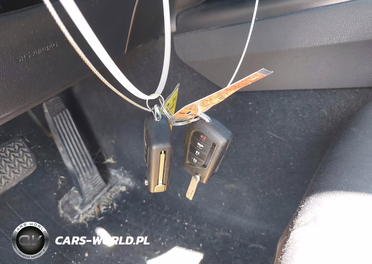 2018 Toyota Camry Le VIN:4T1B11HK2JU605838 - 11
