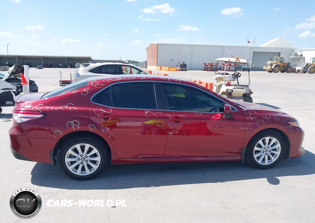 2018 Toyota Camry Le VIN:4T1B11HK2JU605838 - 13